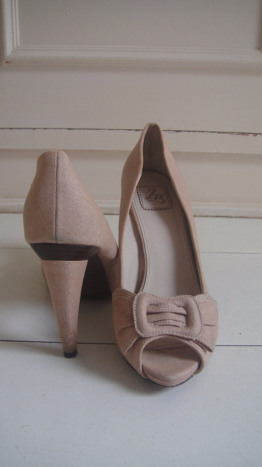Thumbnail: Peep toe nude Zara
