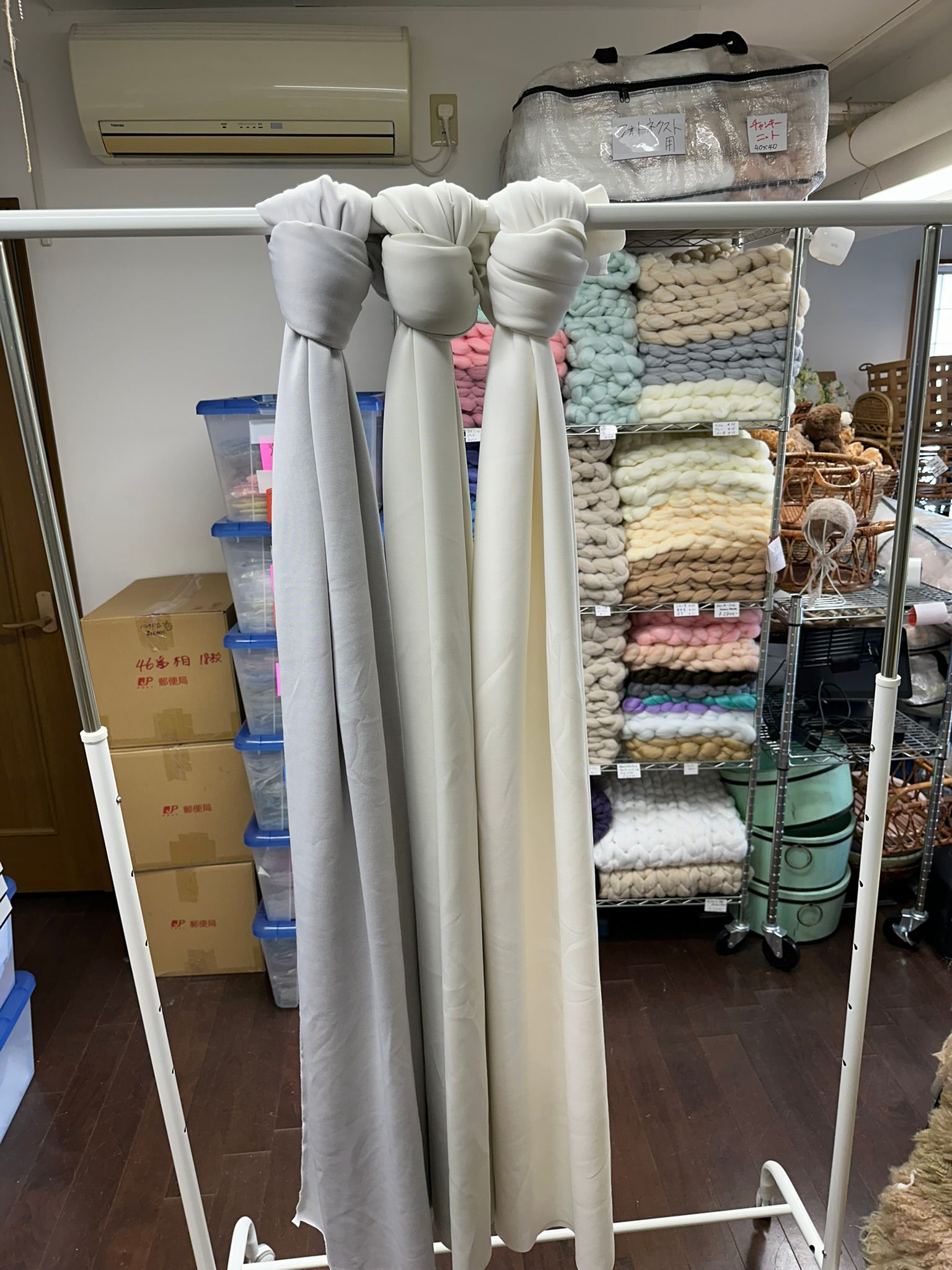 お好みの色を選んでください・新作・上質の生地が滑らかなスエード素材・サイズ：約１６０x１８０センチ