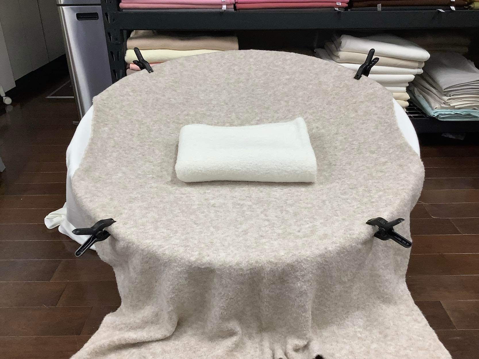 上質のアルパカ＆ウール・ループ毛系・新作・背景布のみ・チクチクしない・新生児用・・白色・１番・背景布サイズ：約１００x１４０センチ