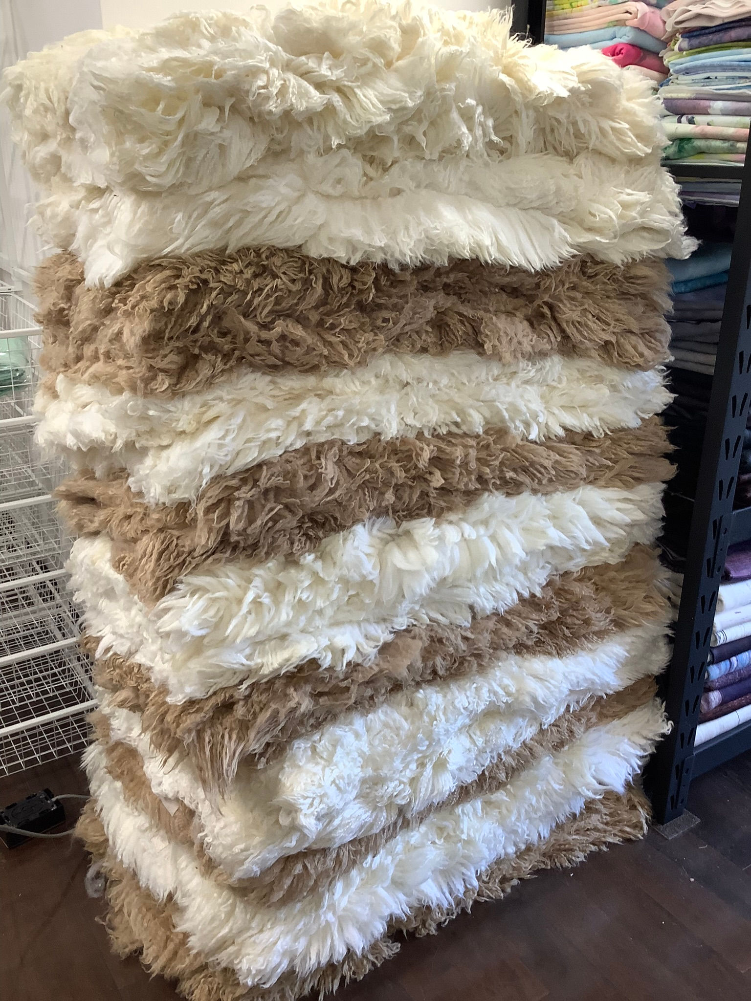 ショールームに有る・ Flokati fur羊毛オーストリア産・サンプル写真・サイズ：約１００ｘ１５０センチ