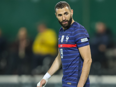 Benzema se aleja del todo de Francia