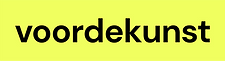 VOORDEKUNST_LOGO_BOX_GEEL_ZWART.png