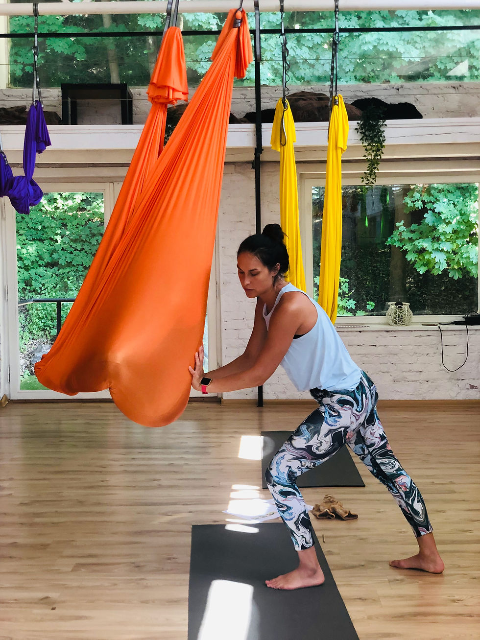 What Makes a Great Aerial Yoga Teacher? CamiyogAIR aerial yoga teacher training course online and in live in Kaunas, Lithuania oro joga kursai