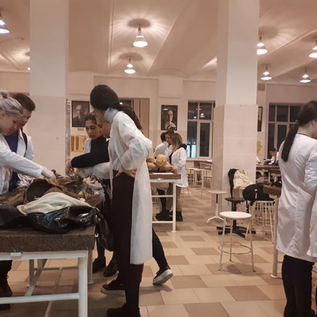 «Спорим, он не продержится здесь и до конца первого курса?»