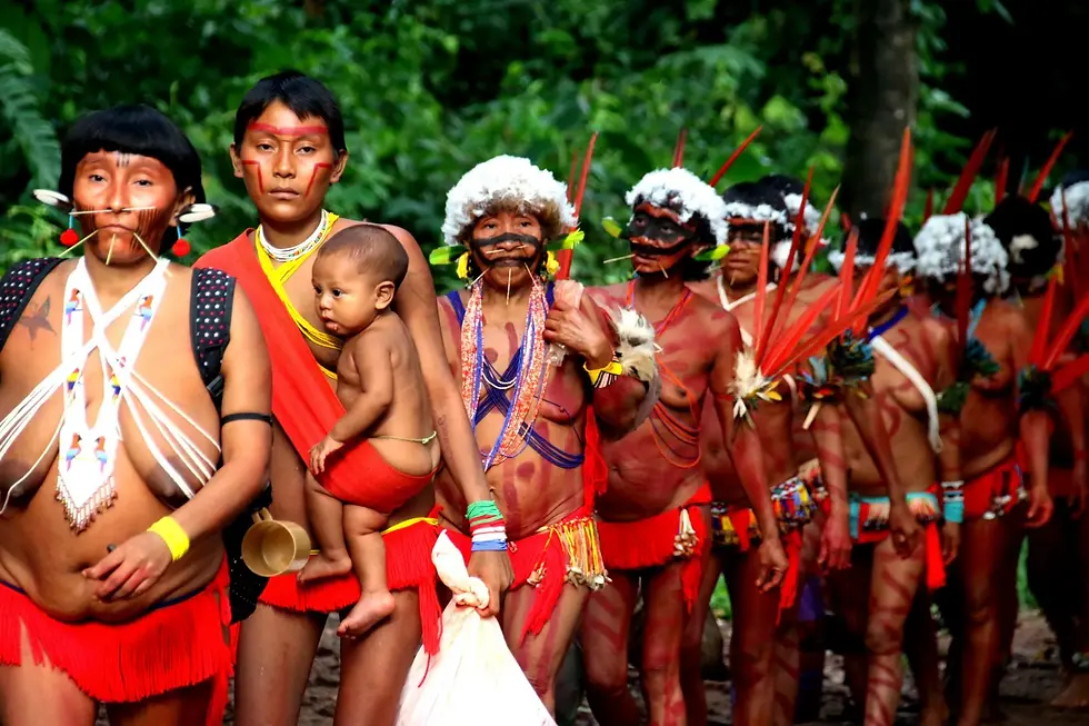 Group of Yanomami Walking Together | Photo: Alan Azevedo