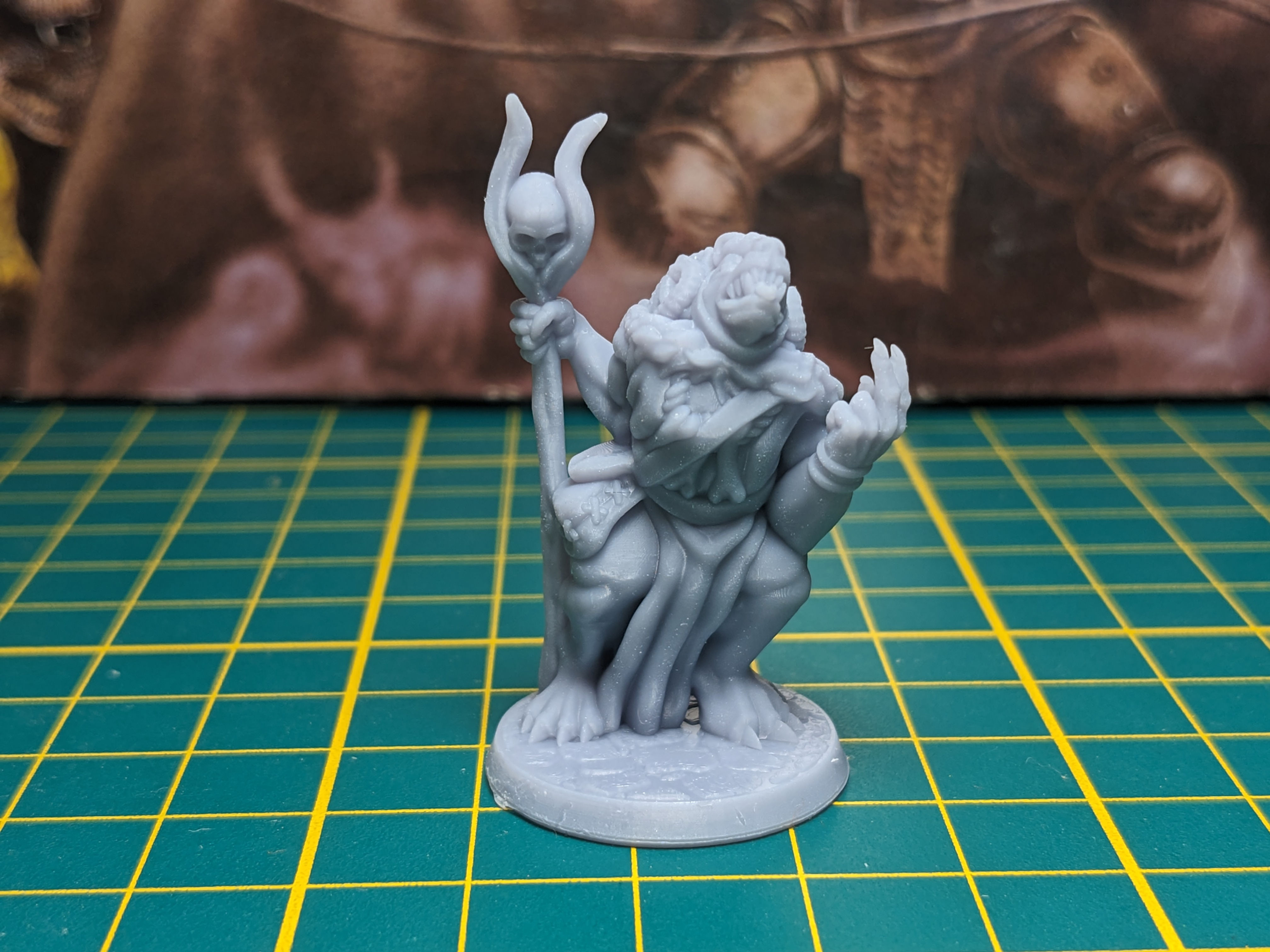 figurine gnoll shaman format 28mm sur socle version imprimée