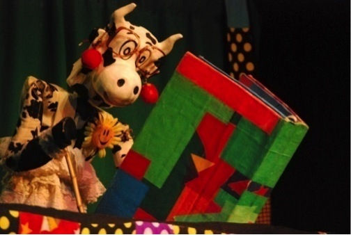 CHIRINVENTOS cantos y cuentos Teatro Comunidad 