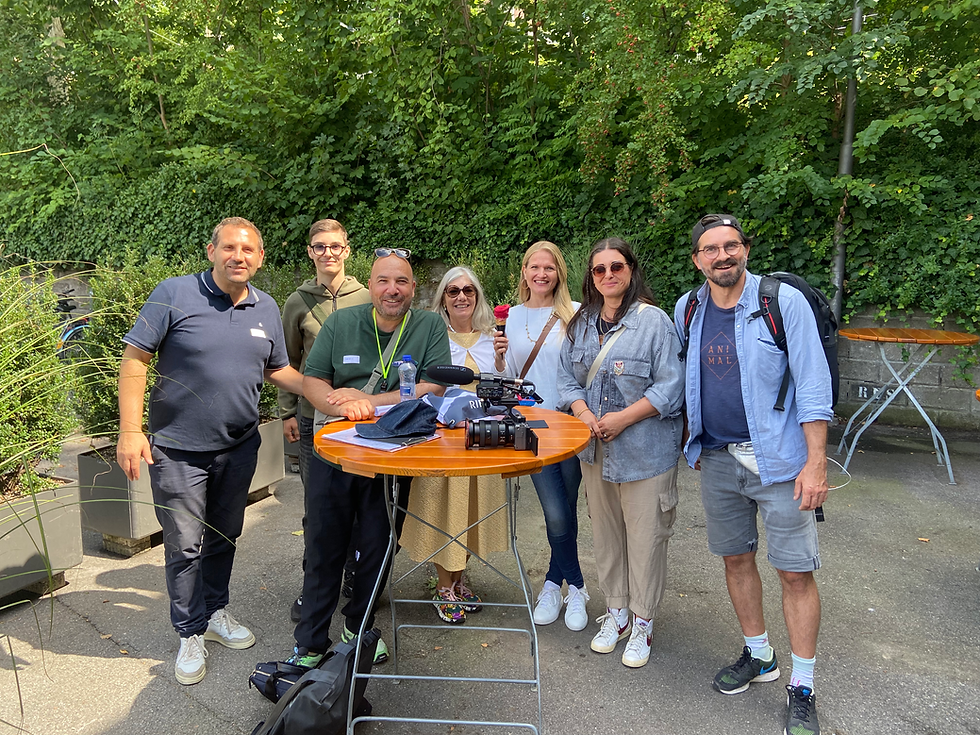 Teamspirit: Eugenio Leto, Maurice Eichenberger, Dominic Eichenberger, Gabriela Wirz, Rebekka Heckendorn, Petra Eichenberger und Steve Walker (von links nach rechts)