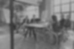 Pessoas estudando o novo processo a ser colocado na folha da GCINET