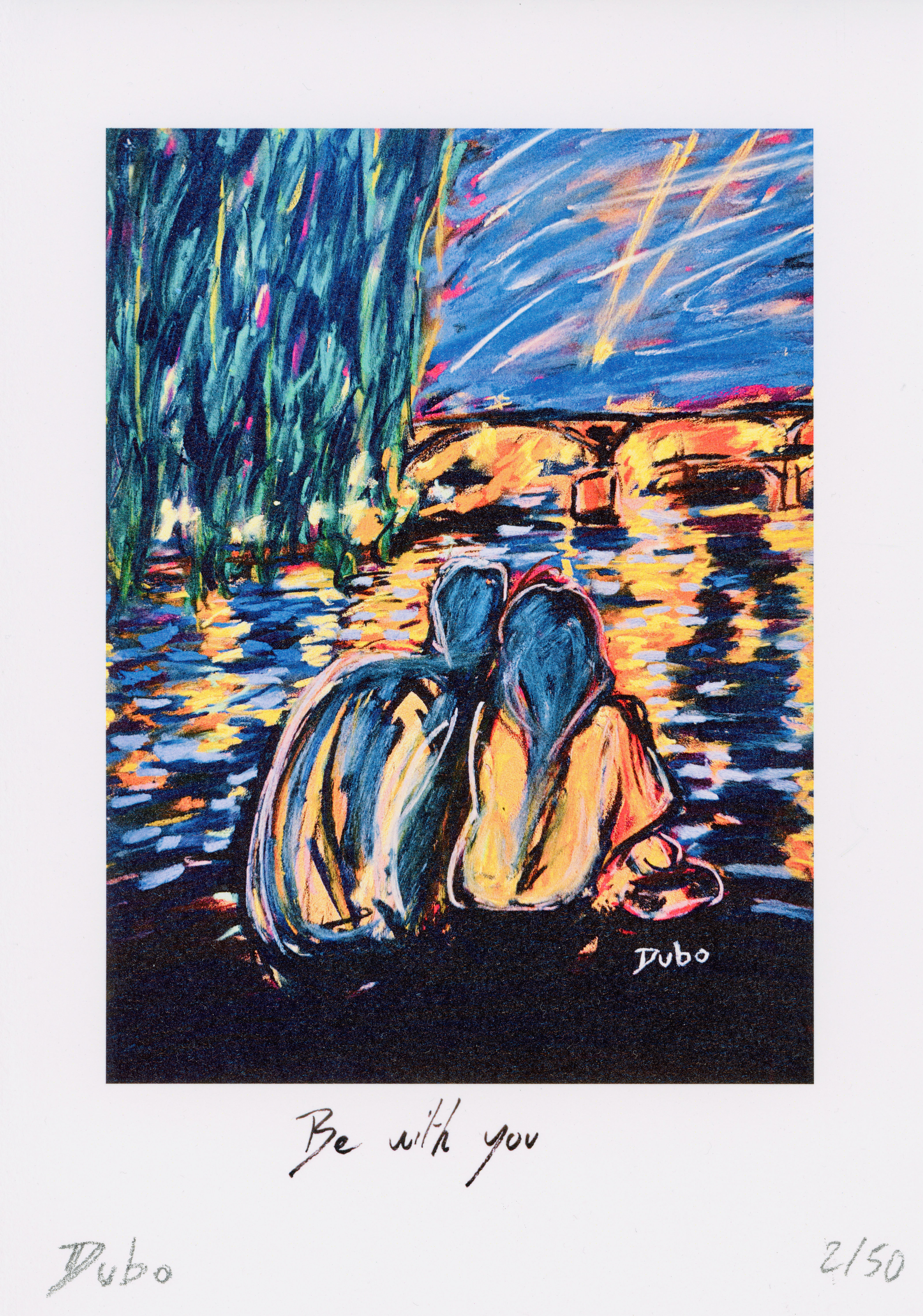 Be with you — print pastel sec Studio Dubo, couple enlacé au bord de la Seine, ciel nocturne bleu et or, tirage limité 2/50