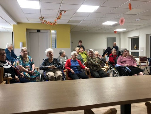 Diffusion d’une année de tous les posts du blog aux résidents sur grand écran