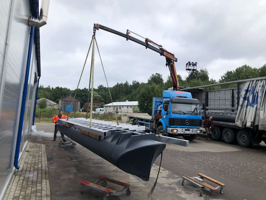 Loading of 10m length hull section
