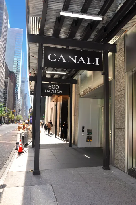 View 6 of the installation at 600 Madison Avenue