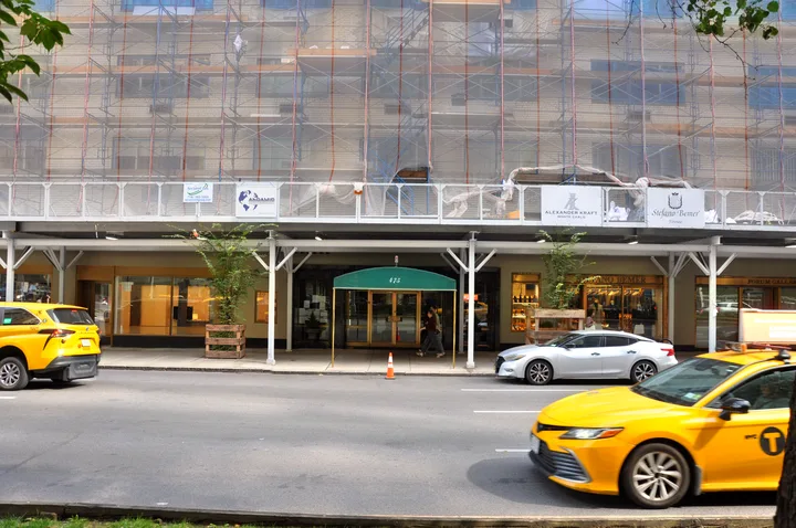 View 3 of the installation at 475 Park Avenue