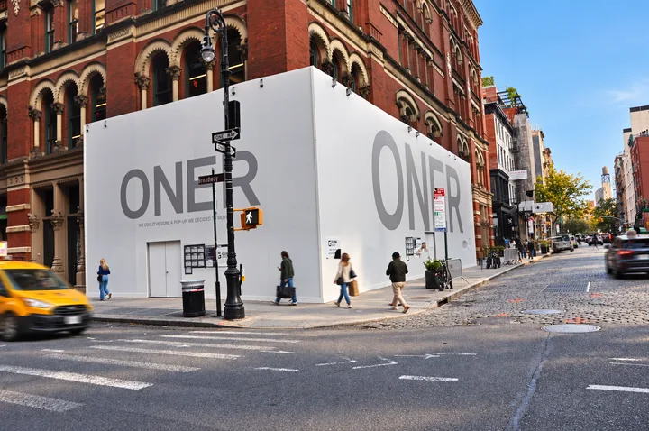 ANDAMIO enclosure surrounding the work at 670 Broadway