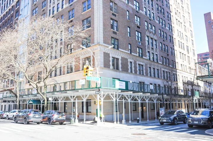 941 Park Avenue — installation view 1