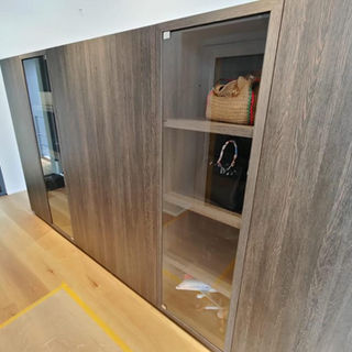 Tête de lit avec vitrine