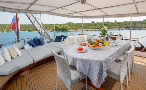 gulet BONAVENTURA in Croatia deck dining area