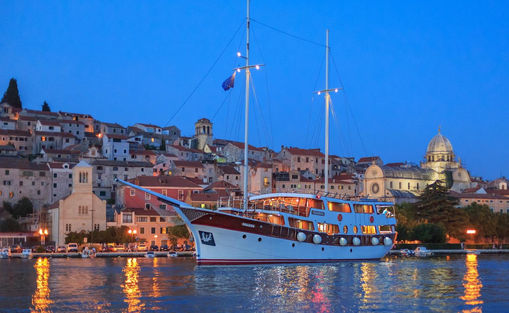 Corporate hospitality cruises in Croatia on mini cruiser CESARICA | Dalmatian Coast