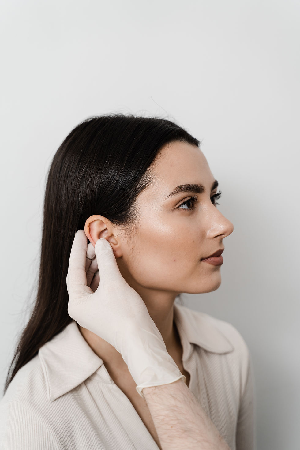 surgeon-doctor-examines-girl-ear-before-otoplasty-cosmetic-surgery-otoplasty-is-surgical-r