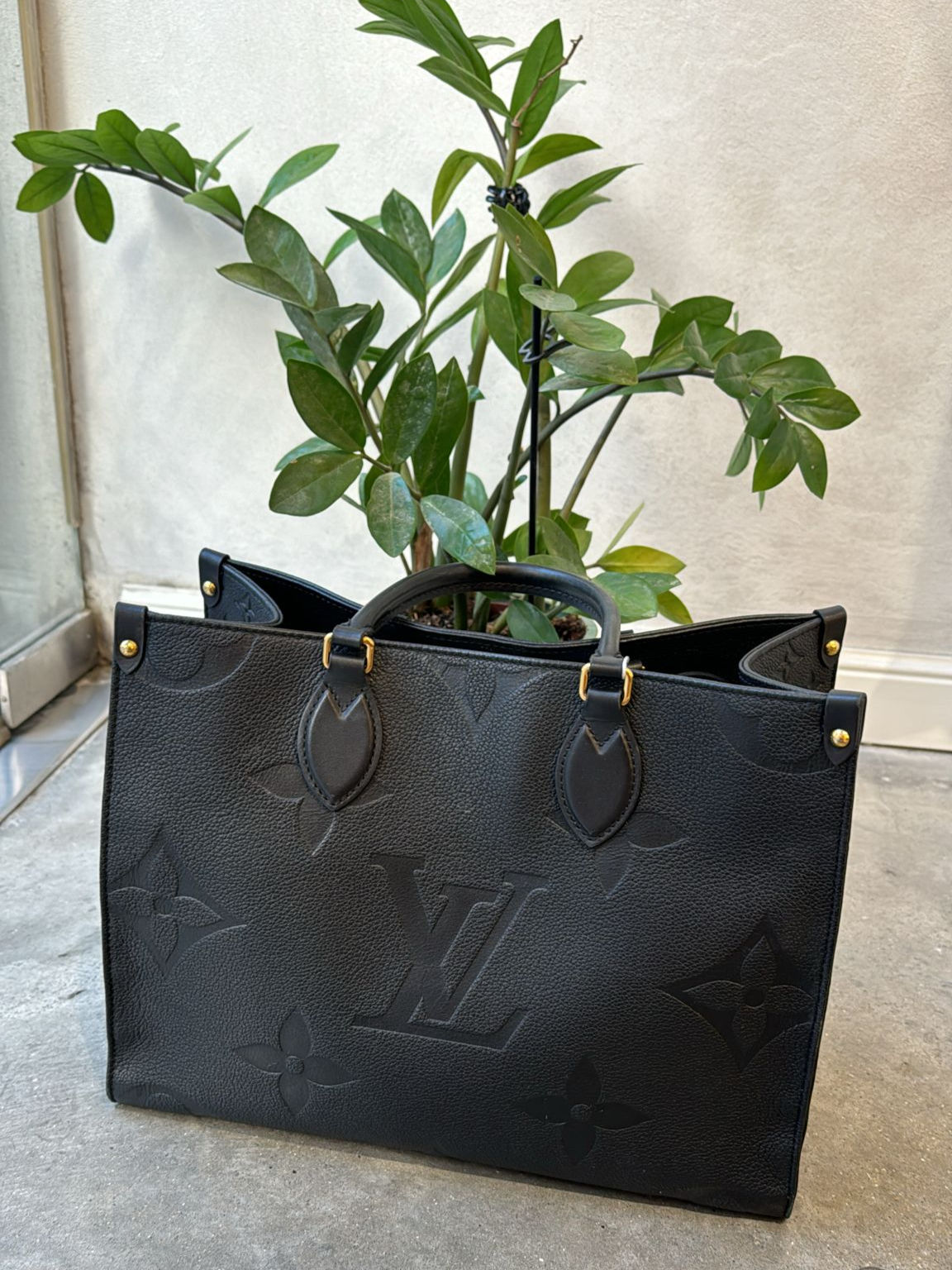 תיק שחור Louis Vuitton