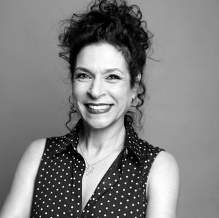 יעל עמית - סוכנות דנה ליטוין -1 (1)_edited.jpg