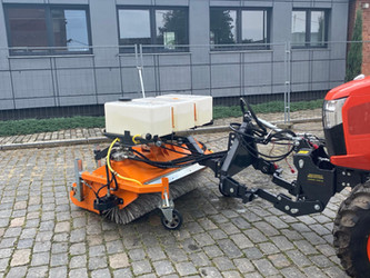 Zamiatanie parkingów i placów