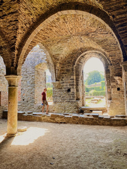 Wandelen door de ruïnes