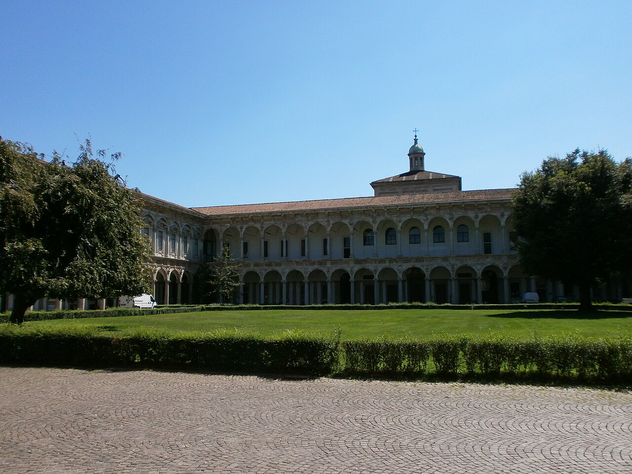 Il cortile della Ca’ Granda di Milano, antico ospedale per i poveri oggi sede dell’università