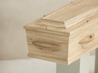 Unigra kist staat in showroom