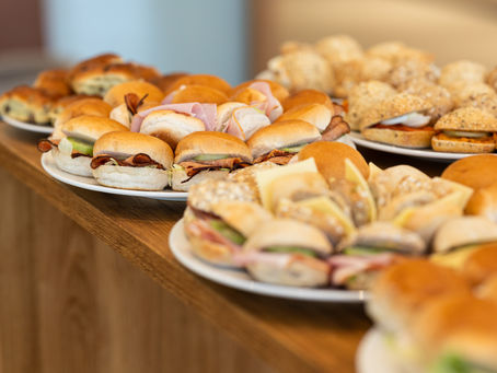 Broodjes tijdens de condoleance in De Oude Hage