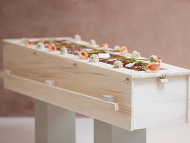 Massief populierenhouten kist met veldbloemenprint, natuurlijk en licht | Unigra uitvaartkisten