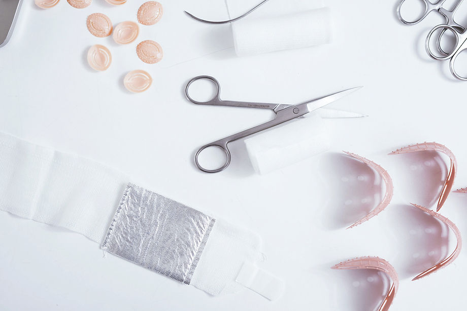 Slingernaald en fixatiemateriaal voor professionele verzorging Unigra verzorgingsartikelen