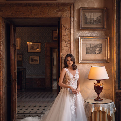 A-Linien Brautkleid aus Spitze mit abnehmbaren Überrock aus Tüll