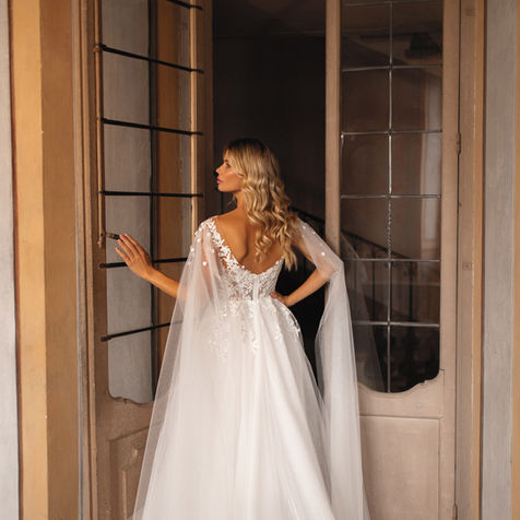 A-Linien Brautkleid aus Spitze mit Tüllrock und Schulter Tüll Flügel