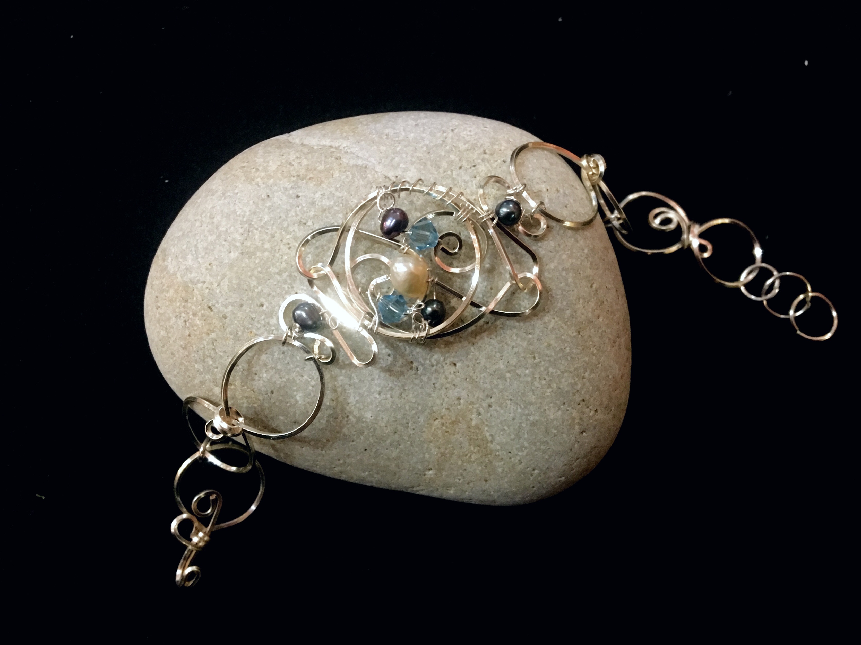 Dainty Deva Bracelet - Pearls and blue swarovsky - Silver Plated