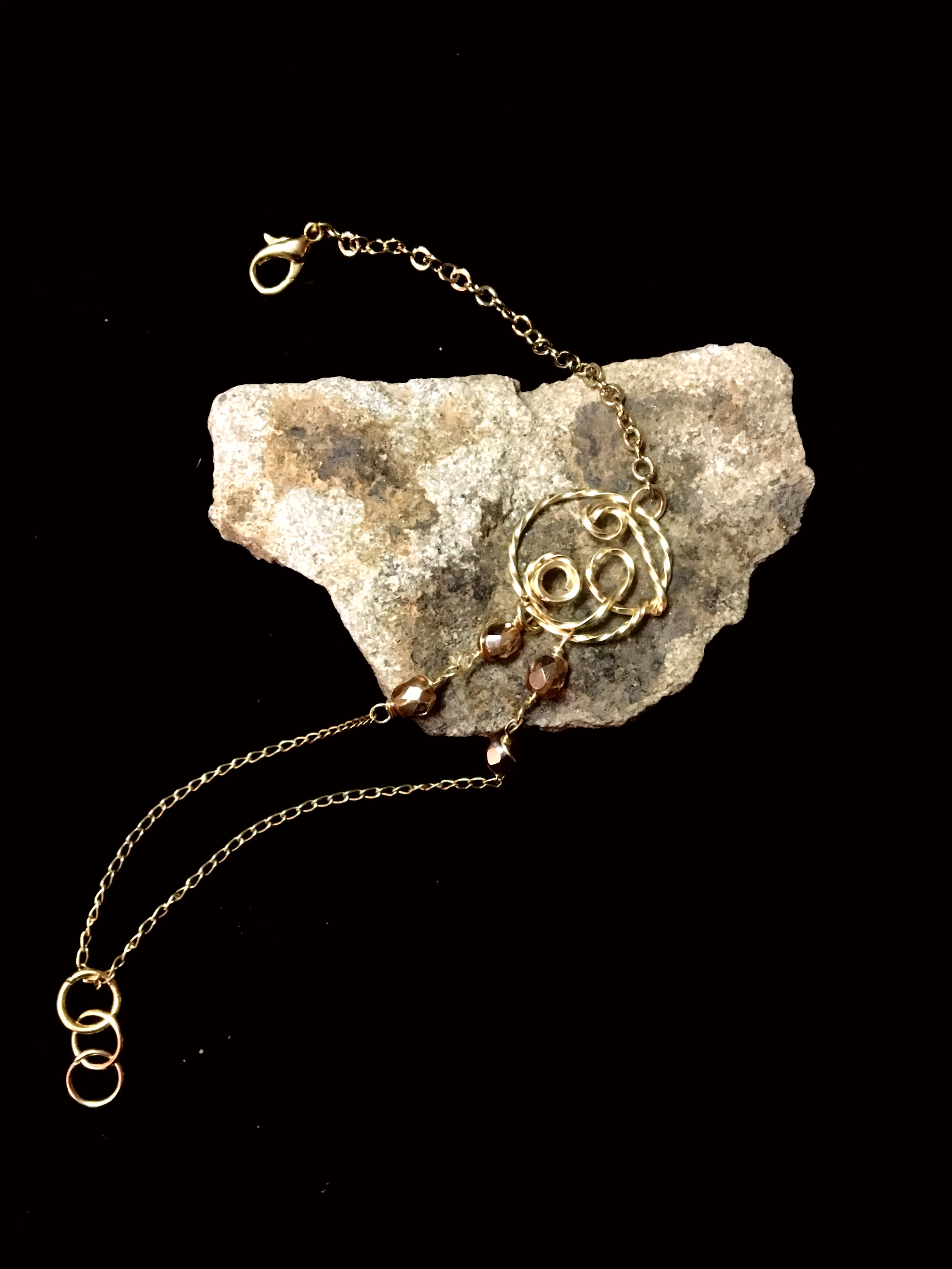 Candid Claire bracelet - Twisted Loop silver plated gold color