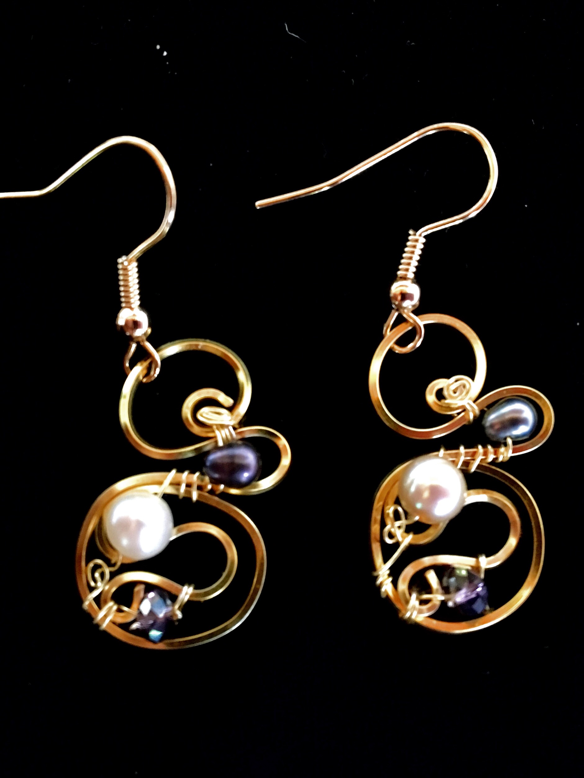 Dainty Deva Earrings - Pearls and crystals - Silver Plated Gold Color