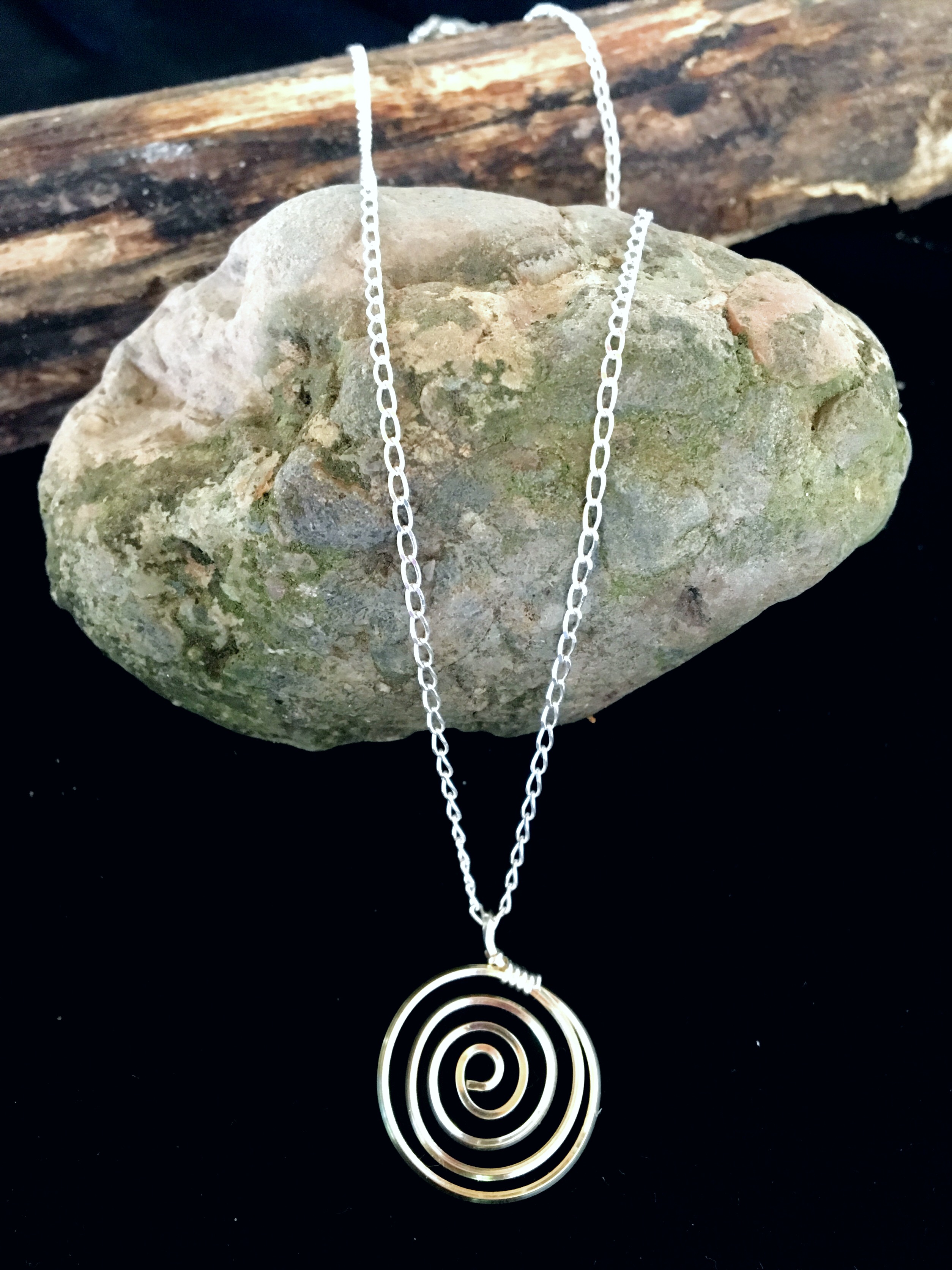 Candid Claire Necklace - swirl - Silver Plated