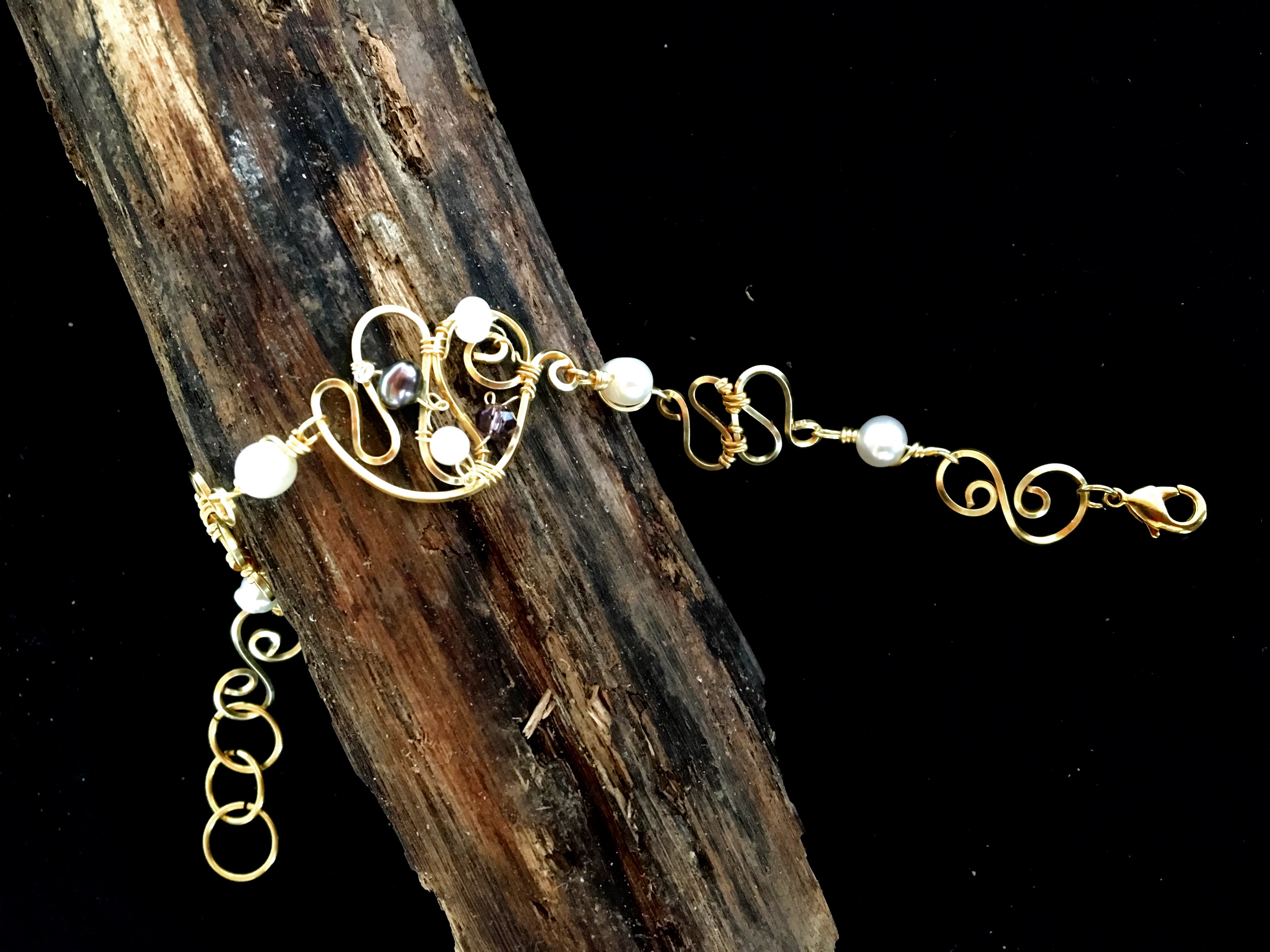 Dainty Deva Bracelet - Pearls and crystals - Silver Plated Gold Color