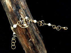 Dainty Deva Bracelet - Pearls and crystals - Silver Plated Gold Color