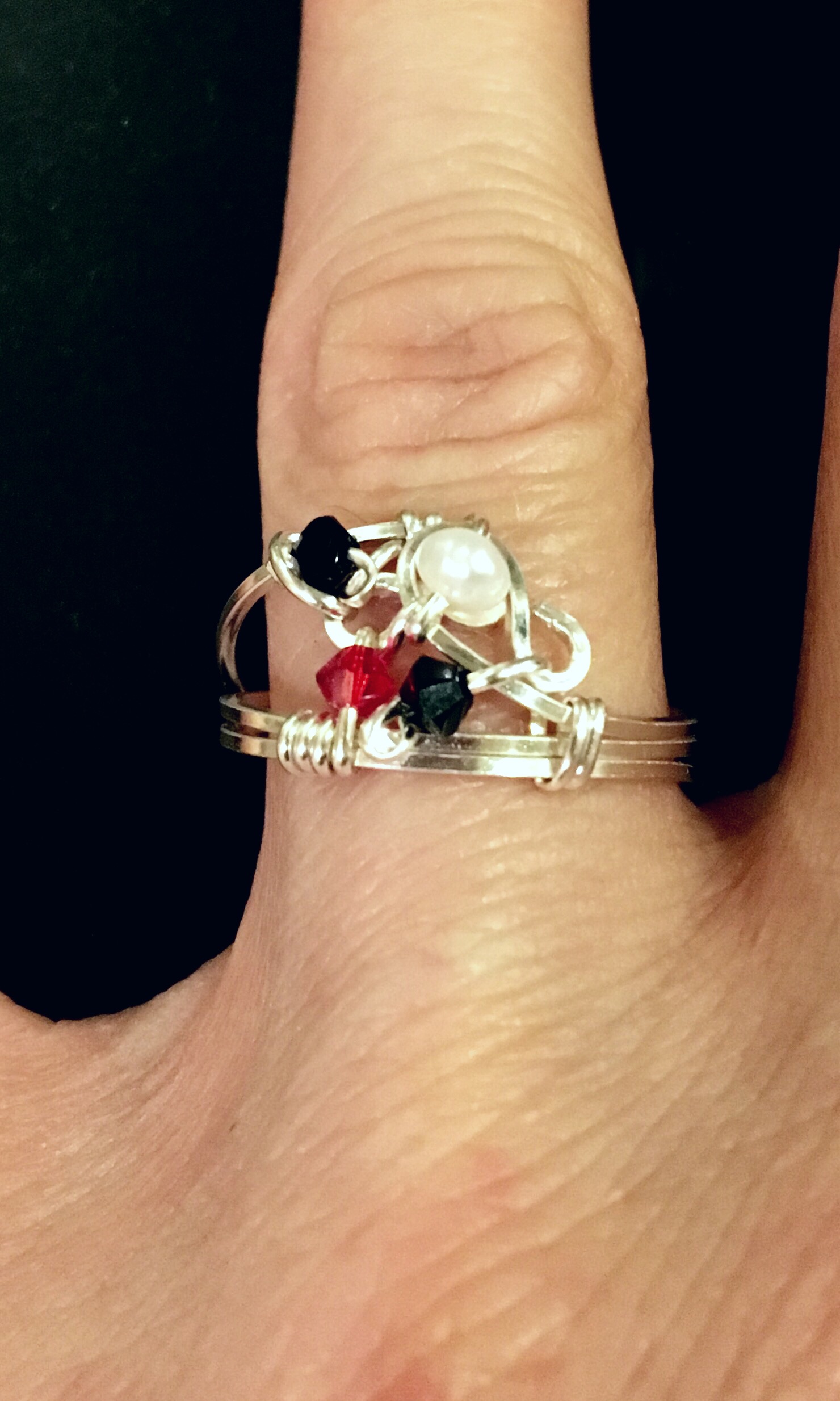 Dainty Deva Ring - Pearl Black Red - Silver Plated