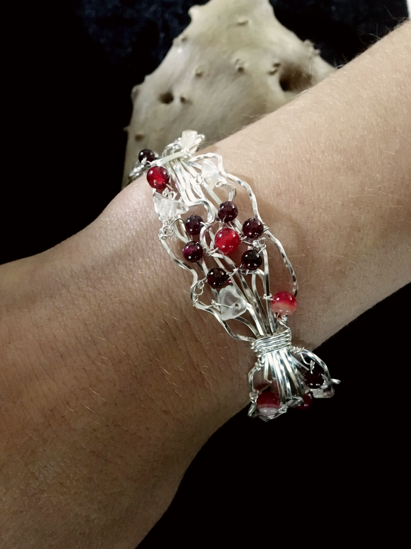 Qhresnna Quartz Bracelet - Red Agathe and granate - Silver Plated