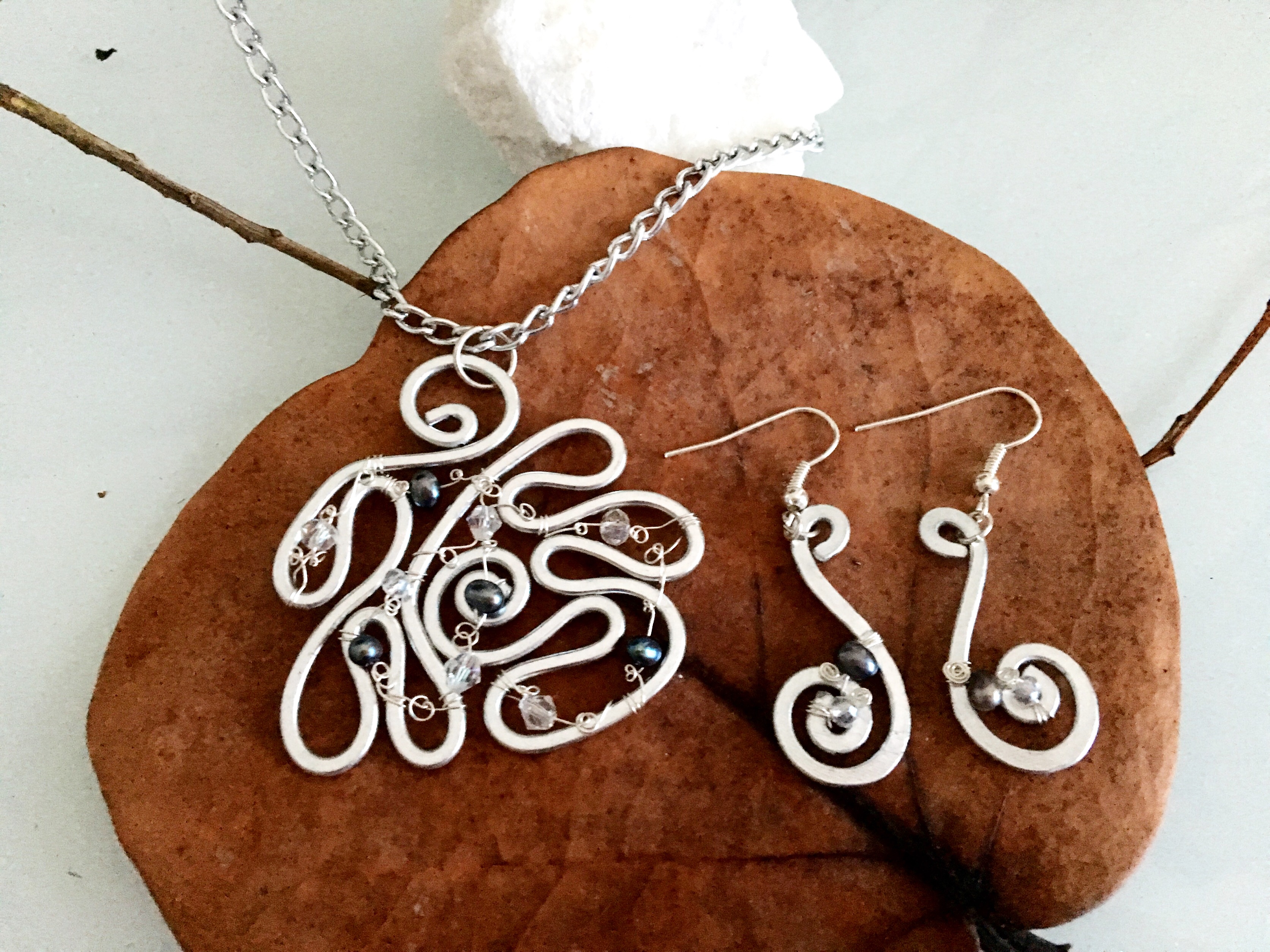 Ethereal Esther Set - Wavy - aluminum Silver and pearls