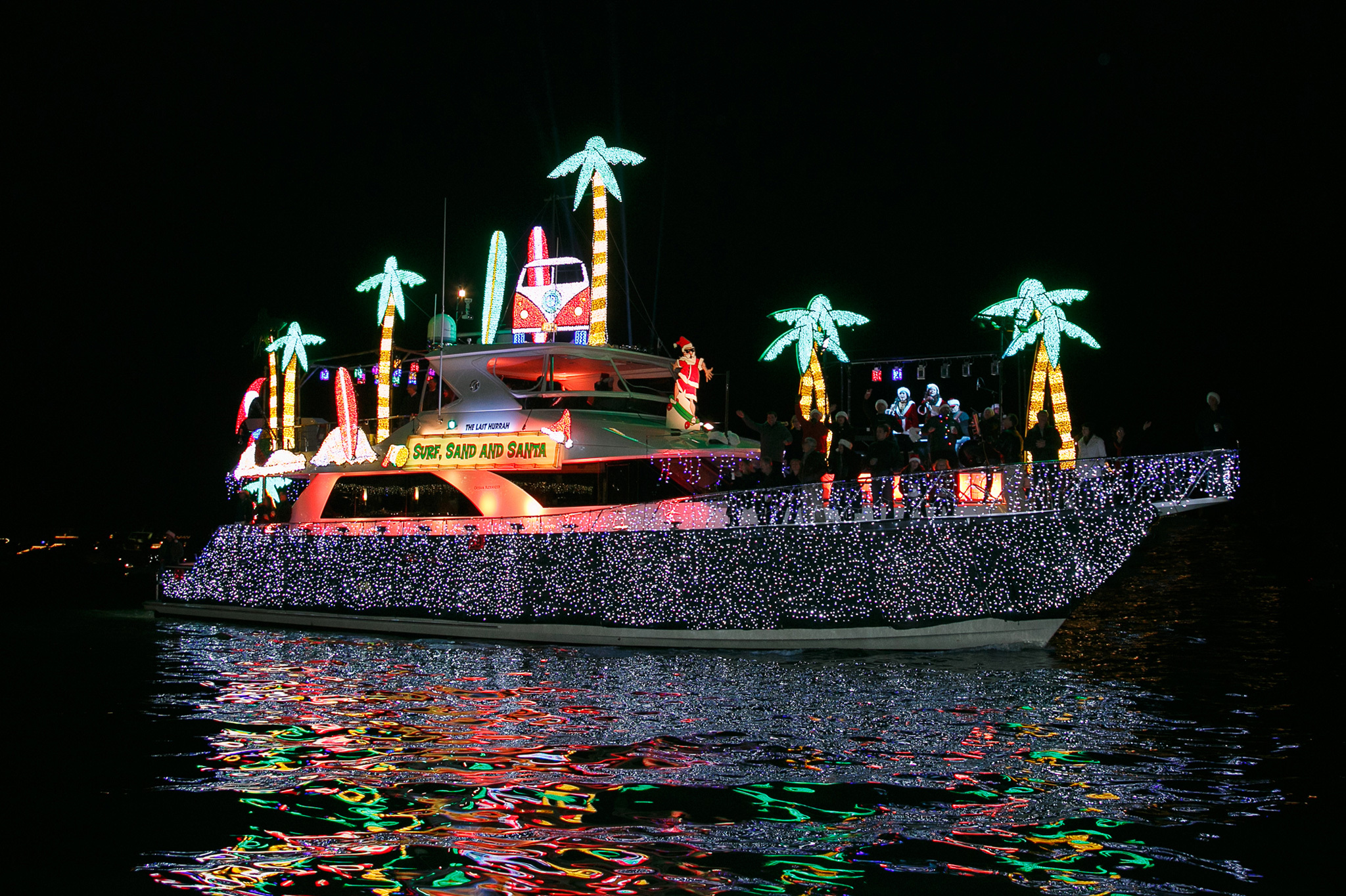 Captain Newport Luxury Boat Als Charters Xmas 334216 P T 640x480 Image03 334213