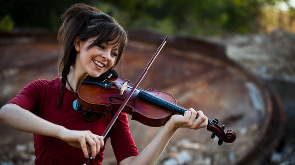 women music violins smiling lindsey stirling violinist_www.wall321.com_86