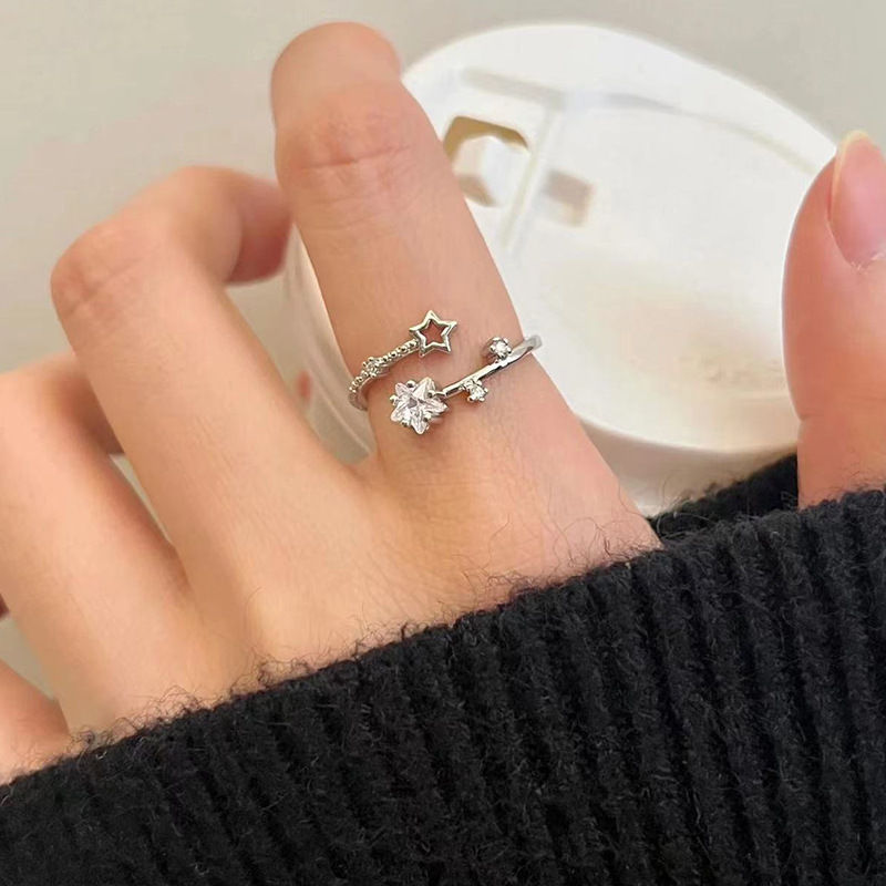 Thumbnail: Adjustable Star Geometric Zircon Ring
