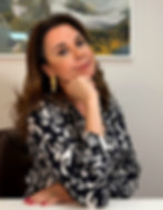 dra. rene baccega em seu consultorio em ribera preto