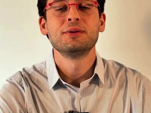 Dr. Felipe Baccega, oftalmologista, explicando sobre câncer ocular e as possibilidades de tratamento para preservar a visão.