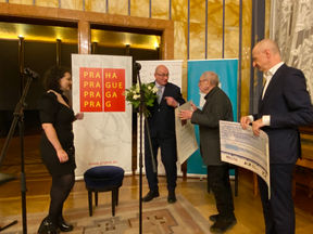 Cenu Karla Čapka za rok 2024 získala filosofka, básnířka a prozaička Sylva Fischerová